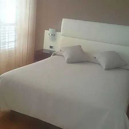 El Millon Hotel *