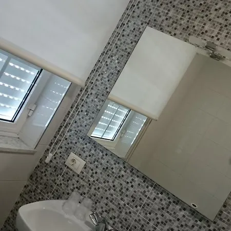 El Millon Hotel *