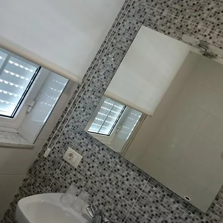 El Millon Hotel *