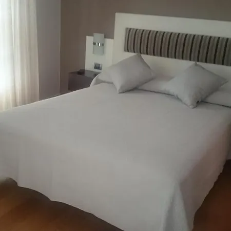 El Millon Hotel *